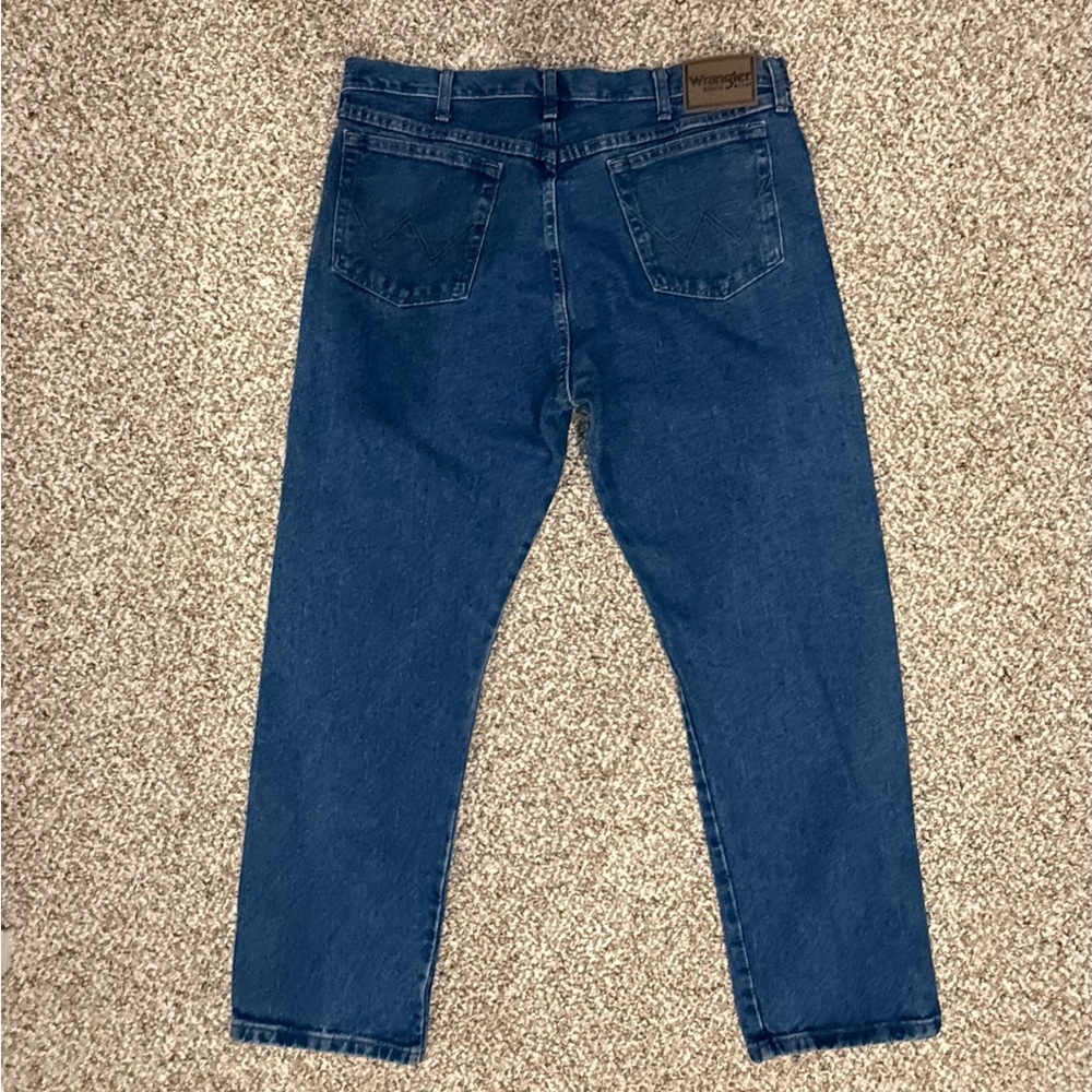 Wrangler Men's Relaxed Fit Blue Jeans